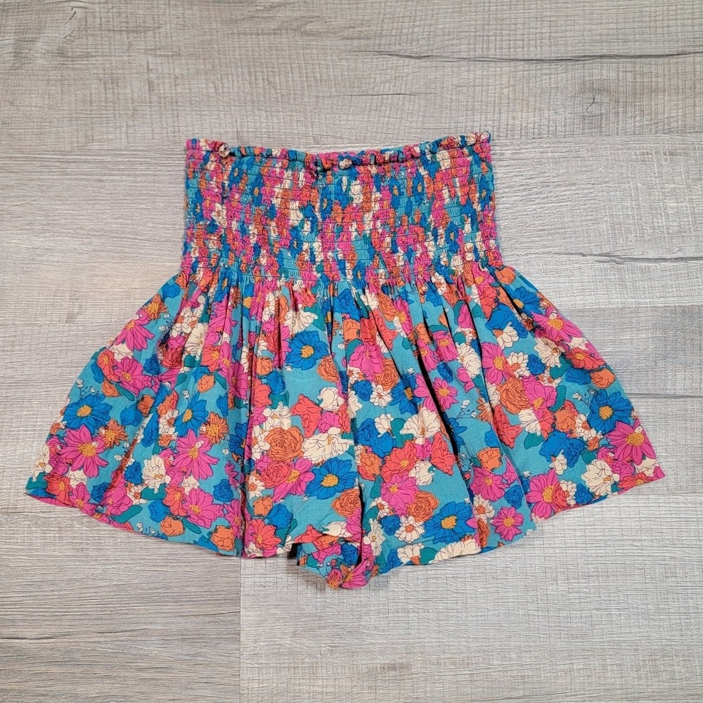 Natural Life Daisy Pull On Smocked Pull On Shorts Size XS Floral Stretch Pockets